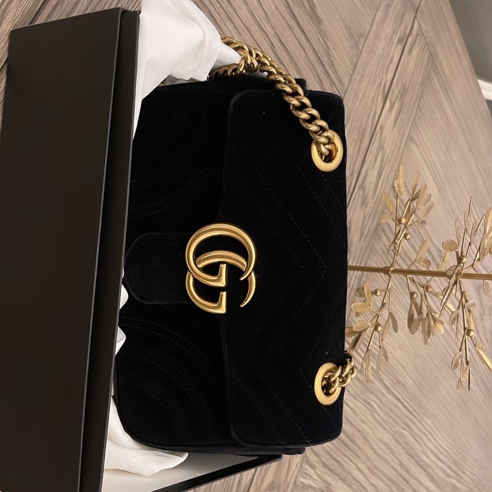 GUCCI
SOLD 🔴Velvet Matelasse Small GG Marmont Shoulder Bag Black